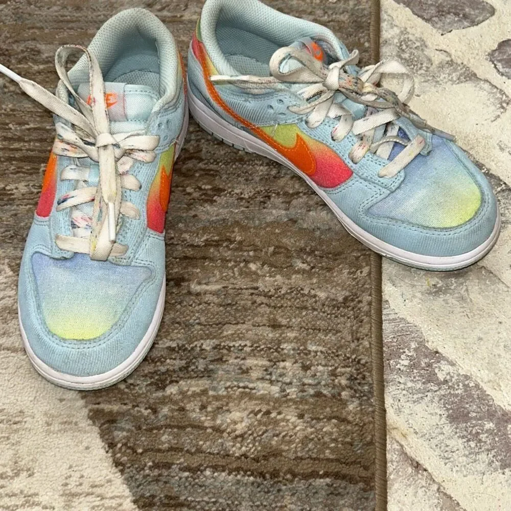 Nike low dunk heat map girls sz 2.5
